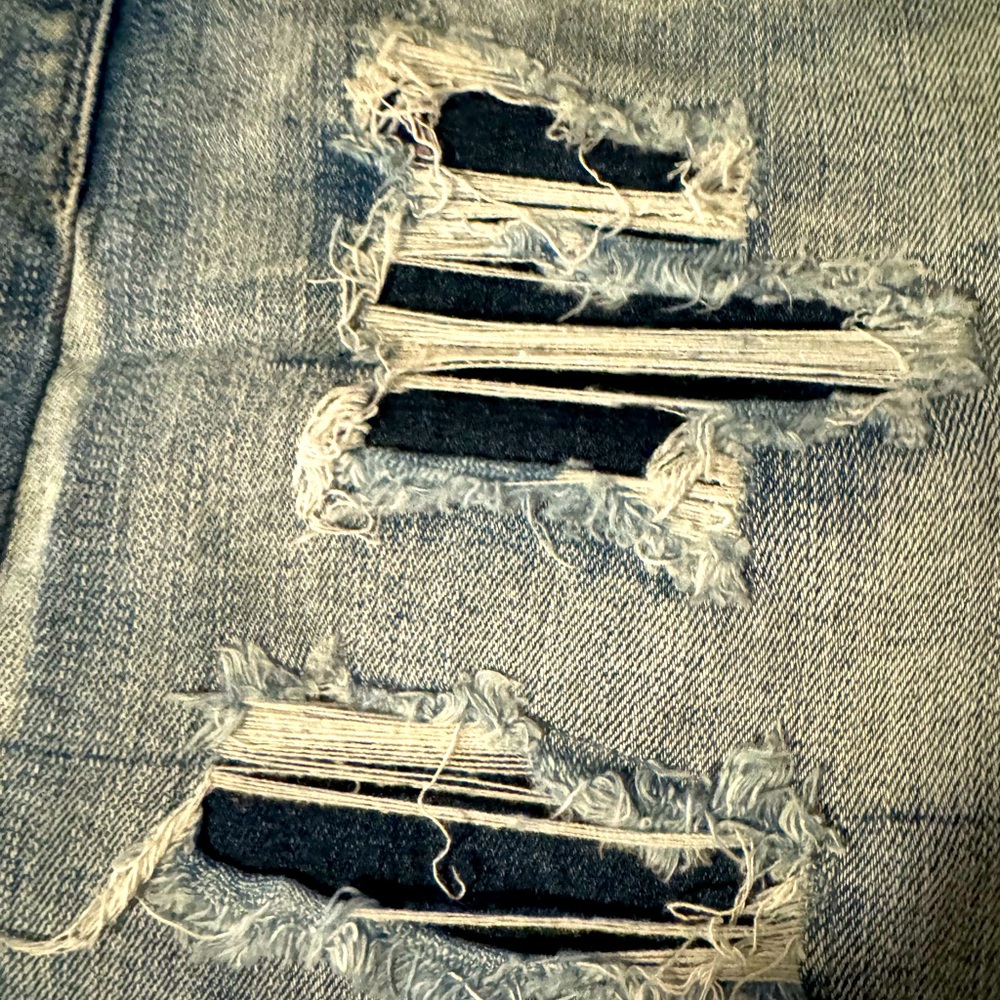 Judy Blue distressed cut off shorts - Medium Blue